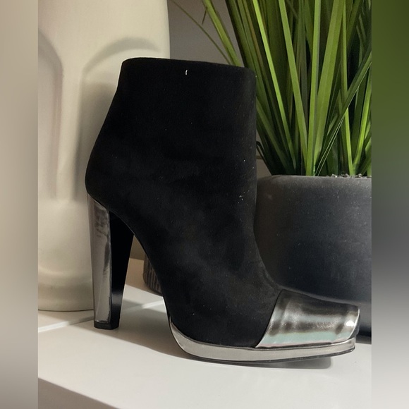 Pierre Hardy Color Block pattern Black Suede Sock Books. Size 6.5. Run small - Picture 8 of 9